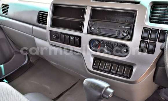 Nunua Ilio tumika Nissan UD Nyeupe Lori ndani ya Beitbridge nchini Matabeleland Kusini Nunua Ilio tumika Nissan UD Nyeupe Lori ndani ya Beitbridge nchini Matabeleland Kusini