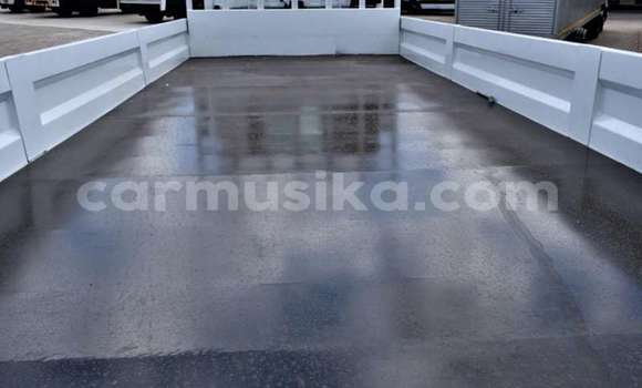 Nunua Ilio tumika Nissan UD Nyeupe Lori ndani ya Beitbridge nchini Matabeleland Kusini Nunua Ilio tumika Nissan UD Nyeupe Lori ndani ya Beitbridge nchini Matabeleland Kusini