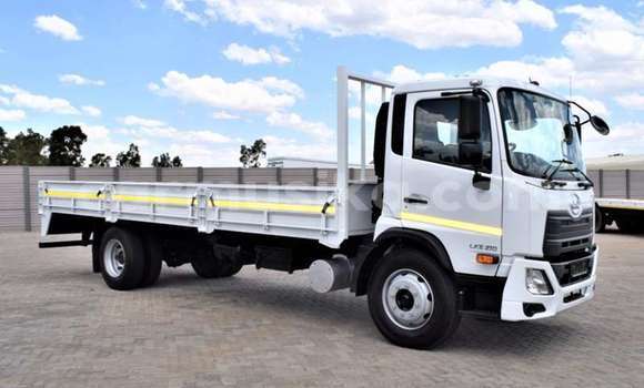 Nunua Ilio tumika Nissan UD Nyeupe Lori ndani ya Beitbridge nchini Matabeleland Kusini Nunua Ilio tumika Nissan UD Nyeupe Lori ndani ya Beitbridge nchini Matabeleland Kusini