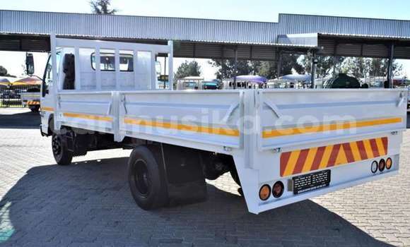 Buy Used Isuzu FTR 850 White Truck in Beitbridge in Matabeleland South Buy Used Isuzu FTR 850 White Truck in Beitbridge in Matabeleland South