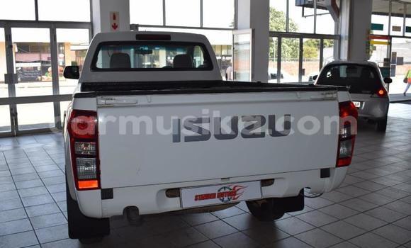 Acheter Occasion Voiture Isuzu KB Blanc à Beitbridge, Matabeleland South Acheter Occasion Voiture Isuzu KB Blanc à Beitbridge, Matabeleland South