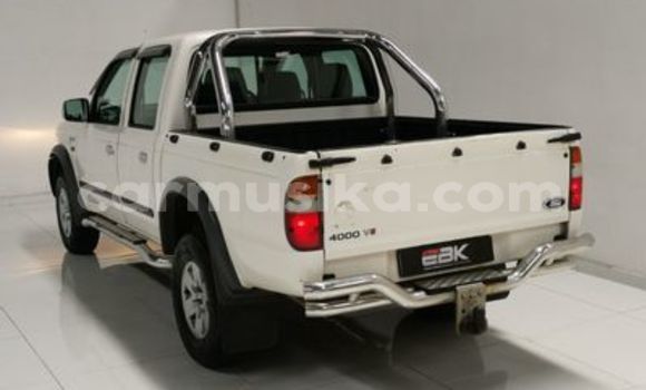 Nunua Ilio tumika Mazda B–series Nyeupe Gari ndani ya Beitbridge nchini Matabeleland Kusini Nunua Ilio tumika Mazda B–series Nyeupe Gari ndani ya Beitbridge nchini Matabeleland Kusini