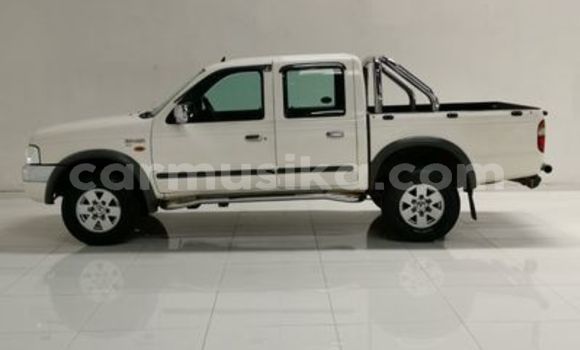 Nunua Ilio tumika Mazda B–series Nyeupe Gari ndani ya Beitbridge nchini Matabeleland Kusini Nunua Ilio tumika Mazda B–series Nyeupe Gari ndani ya Beitbridge nchini Matabeleland Kusini