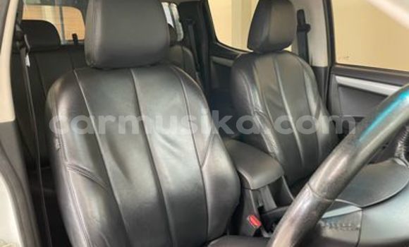 Buy Used Isuzu D–MAX White Car in Beitbridge in Matabeleland South Buy Used Isuzu D–MAX White Car in Beitbridge in Matabeleland South