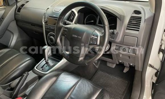 Buy Used Isuzu D–MAX White Car in Beitbridge in Matabeleland South Buy Used Isuzu D–MAX White Car in Beitbridge in Matabeleland South