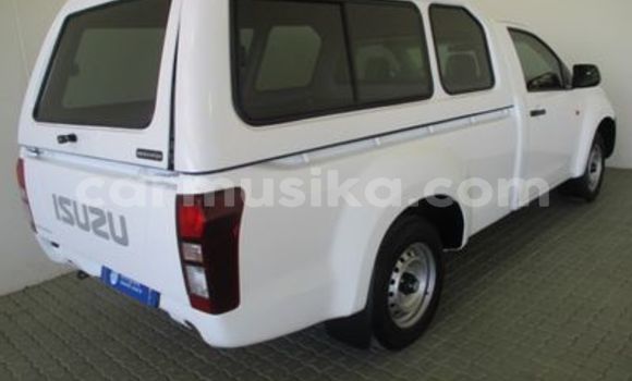 Buy Used Isuzu KB White Car in Beitbridge in Matabeleland South Buy Used Isuzu KB White Car in Beitbridge in Matabeleland South