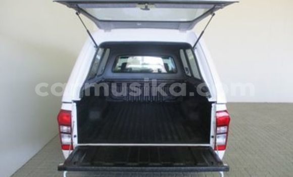 Buy Used Isuzu KB White Car in Beitbridge in Matabeleland South Buy Used Isuzu KB White Car in Beitbridge in Matabeleland South