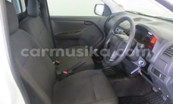 Buy Used Isuzu KB White Car in Beitbridge in Matabeleland South Buy Used Isuzu KB White Car in Beitbridge in Matabeleland South