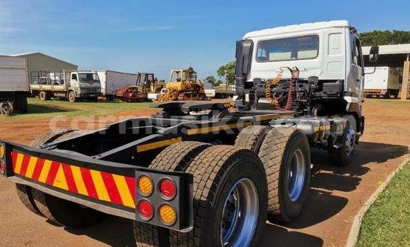 Acheter Occasion Utilitaire Nissan UD Blanc à Beitbridge, Matabeleland South Acheter Occasion Utilitaire Nissan UD Blanc à Beitbridge, Matabeleland South