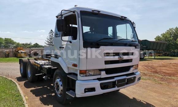 Acheter Occasion Utilitaire Nissan UD Blanc à Beitbridge, Matabeleland South Acheter Occasion Utilitaire Nissan UD Blanc à Beitbridge, Matabeleland South