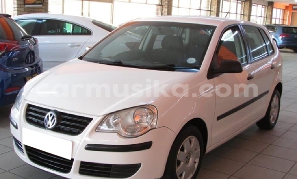 Acheter Occasion Voiture Volkswagen Polo Blanc à Beitbridge, Matabeleland South Acheter Occasion Voiture Volkswagen Polo Blanc à Beitbridge, Matabeleland South