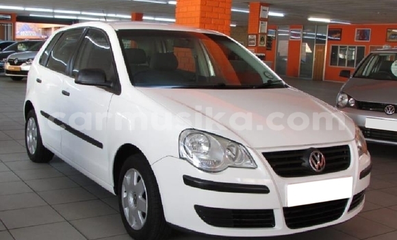 Acheter Occasion Voiture Volkswagen Polo Blanc à Beitbridge, Matabeleland South Acheter Occasion Voiture Volkswagen Polo Blanc à Beitbridge, Matabeleland South