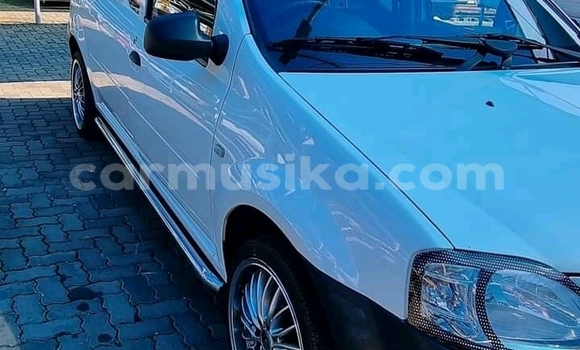 Acheter Occasion Voiture Nissan NV200 Blanc à Bulawayo, Bulawayo