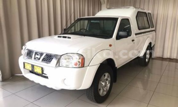 Nunua Ilio tumika Nissan NP 300 Nyeupe Gari ndani ya Beitbridge nchini Matabeleland Kusini