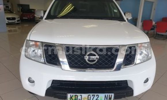 Acheter Occasion Voiture Nissan Navara Blanc à Beitbridge, Matabeleland South Acheter Occasion Voiture Nissan Navara Blanc à Beitbridge, Matabeleland South