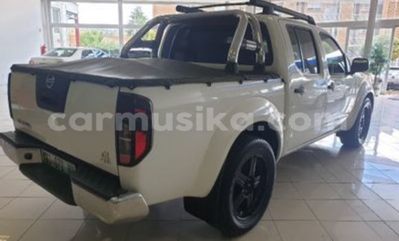 Acheter Occasion Voiture Nissan Navara Blanc à Beitbridge, Matabeleland South Acheter Occasion Voiture Nissan Navara Blanc à Beitbridge, Matabeleland South