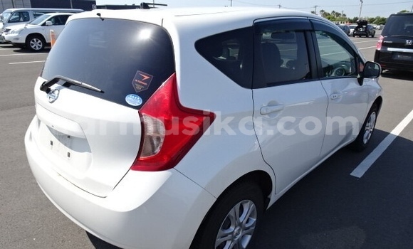 Acheter Occasion Voiture Nissan Note Blanc à Beitbridge, Matabeleland South Acheter Occasion Voiture Nissan Note Blanc à Beitbridge, Matabeleland South