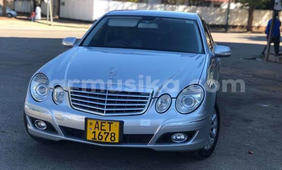 Acheter Occasion Voiture Mercedes‒Benz E–Class Gris à Harare, Harare Acheter Occasion Voiture Mercedes‒Benz E–Class Gris à Harare, Harare