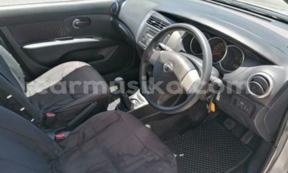 Acheter Occasion Voiture Nissan Livina Blanc à Beitbridge, Matabeleland South Acheter Occasion Voiture Nissan Livina Blanc à Beitbridge, Matabeleland South