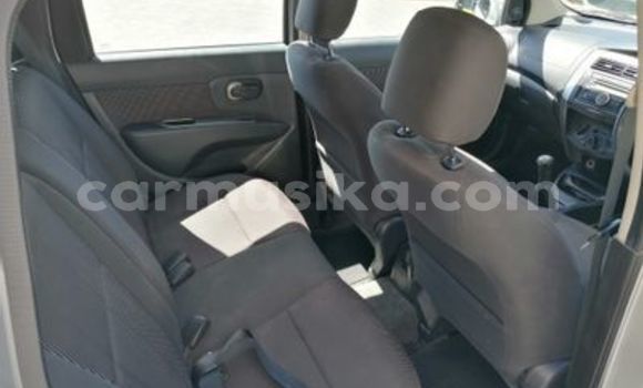 Acheter Occasion Voiture Nissan Livina Blanc à Beitbridge, Matabeleland South Acheter Occasion Voiture Nissan Livina Blanc à Beitbridge, Matabeleland South