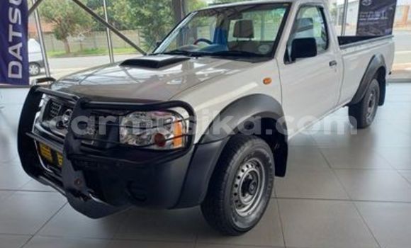 Buy Used Nissan NP 300 White Car in Beitbridge in Matabeleland South