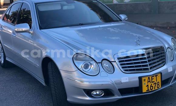 Acheter Occasion Voiture Mercedes‒Benz E–Class Gris à Harare, Harare Acheter Occasion Voiture Mercedes‒Benz E–Class Gris à Harare, Harare