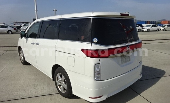 Acheter Occasion Voiture Nissan Elgrand Blanc à Beitbridge, Matabeleland South Acheter Occasion Voiture Nissan Elgrand Blanc à Beitbridge, Matabeleland South