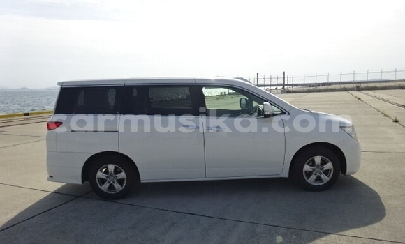 Acheter Occasion Voiture Nissan Elgrand Blanc à Beitbridge, Matabeleland South Acheter Occasion Voiture Nissan Elgrand Blanc à Beitbridge, Matabeleland South
