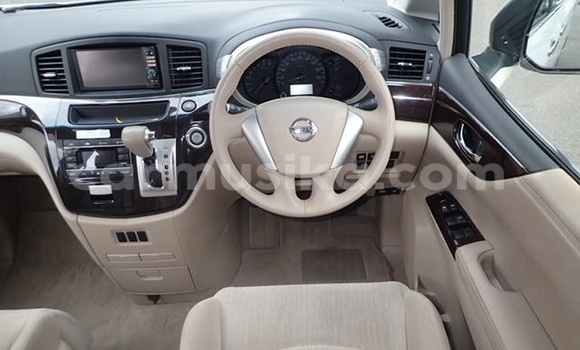 Acheter Occasion Voiture Nissan Elgrand Blanc à Beitbridge, Matabeleland South Acheter Occasion Voiture Nissan Elgrand Blanc à Beitbridge, Matabeleland South