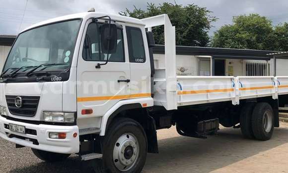 Acheter Occasion Voiture Nissan Urvan Blanc à Beitbridge, Matabeleland South Acheter Occasion Voiture Nissan Urvan Blanc à Beitbridge, Matabeleland South