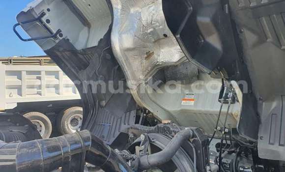 Acheter Occasion Voiture Nissan Urvan Blanc à Beitbridge, Matabeleland South Acheter Occasion Voiture Nissan Urvan Blanc à Beitbridge, Matabeleland South