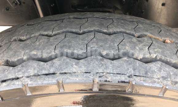 Acheter Occasion Voiture Nissan Urvan Blanc à Beitbridge, Matabeleland South Acheter Occasion Voiture Nissan Urvan Blanc à Beitbridge, Matabeleland South