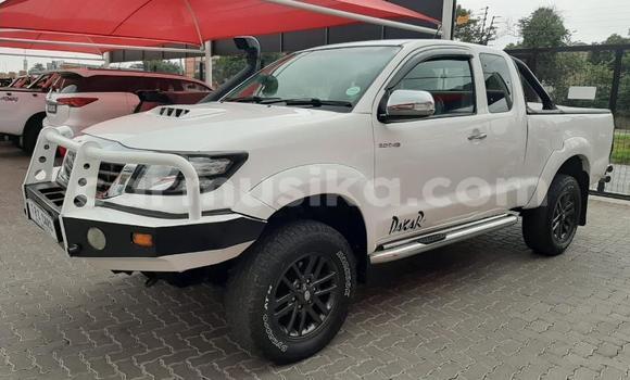 Nunua Ilio tumika Toyota Hilux Nyeupe Gari ndani ya Beitbridge nchini Matabeleland Kusini