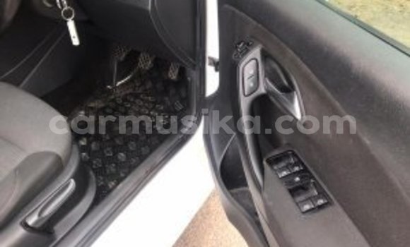 Acheter Occasion Voiture Volkswagen Polo Blanc à Beitbridge, Matabeleland South Acheter Occasion Voiture Volkswagen Polo Blanc à Beitbridge, Matabeleland South