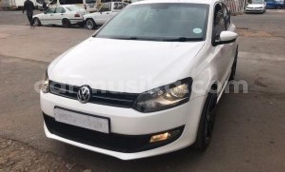 Acheter Occasion Voiture Volkswagen Polo Blanc à Beitbridge, Matabeleland South Acheter Occasion Voiture Volkswagen Polo Blanc à Beitbridge, Matabeleland South