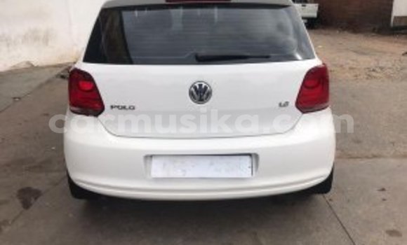 Acheter Occasion Voiture Volkswagen Polo Blanc à Beitbridge, Matabeleland South Acheter Occasion Voiture Volkswagen Polo Blanc à Beitbridge, Matabeleland South