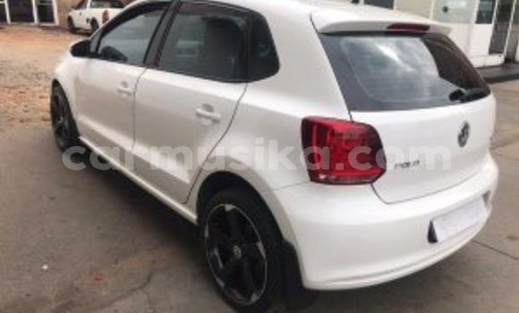 Acheter Occasion Voiture Volkswagen Polo Blanc à Beitbridge, Matabeleland South Acheter Occasion Voiture Volkswagen Polo Blanc à Beitbridge, Matabeleland South