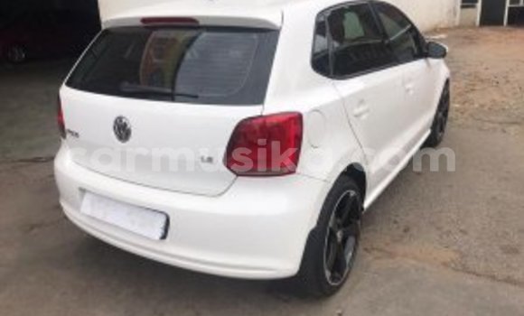 Acheter Occasion Voiture Volkswagen Polo Blanc à Beitbridge, Matabeleland South Acheter Occasion Voiture Volkswagen Polo Blanc à Beitbridge, Matabeleland South