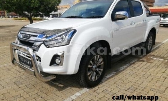 Tenga Tsaru Isuzu D–MAX Chena Mota in Beitbridge in Matabeleland South