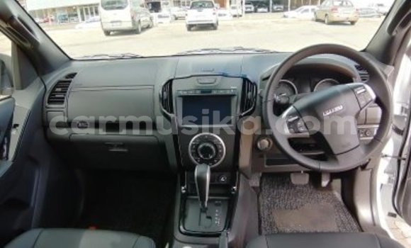 Acheter Occasion Voiture Isuzu D–MAX Blanc à Beitbridge, Matabeleland South Acheter Occasion Voiture Isuzu D–MAX Blanc à Beitbridge, Matabeleland South