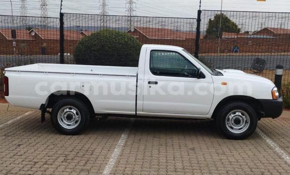 Nunua Ilio tumika Nissan NP 300 Nyeupe Gari ndani ya Beitbridge nchini Matabeleland Kusini Nunua Ilio tumika Nissan NP 300 Nyeupe Gari ndani ya Beitbridge nchini Matabeleland Kusini