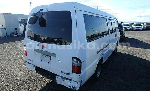 Acheter Occasion Voiture Mazda Bongo Blanc à Beitbridge, Matabeleland South Acheter Occasion Voiture Mazda Bongo Blanc à Beitbridge, Matabeleland South