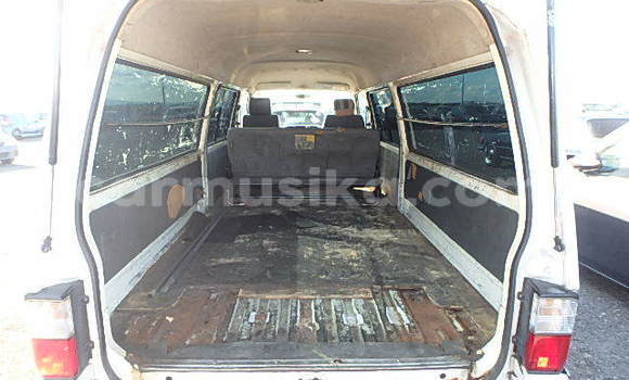 Acheter Occasion Voiture Mazda Bongo Blanc à Beitbridge, Matabeleland South Acheter Occasion Voiture Mazda Bongo Blanc à Beitbridge, Matabeleland South