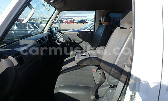 Acheter Occasion Voiture Mazda Bongo Blanc à Beitbridge, Matabeleland South Acheter Occasion Voiture Mazda Bongo Blanc à Beitbridge, Matabeleland South