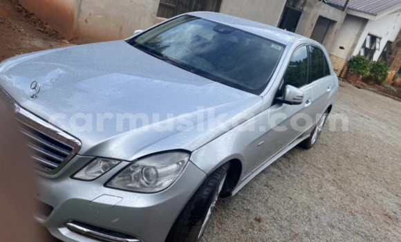 Nunua Mpya Mercedes‒Benz E–Class Fedha Gari ndani ya Borrowdale nchini Harare Nunua Mpya Mercedes‒Benz E–Class Fedha Gari ndani ya Borrowdale nchini Harare
