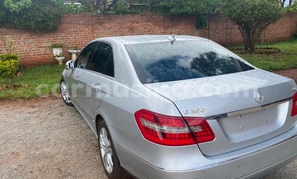 Nunua Mpya Mercedes‒Benz E–Class Fedha Gari ndani ya Borrowdale nchini Harare Nunua Mpya Mercedes‒Benz E–Class Fedha Gari ndani ya Borrowdale nchini Harare