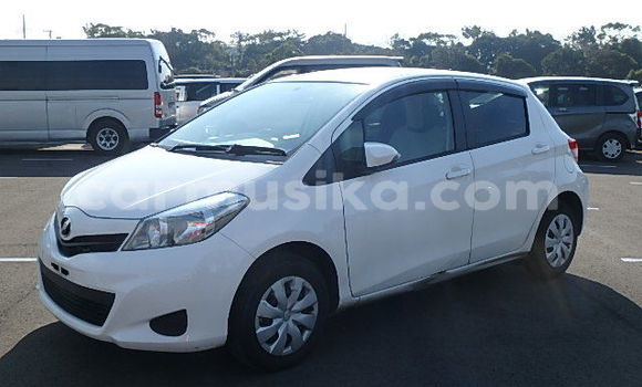 Nunua Ilio tumika Toyota Vitz Nyingine Gari ndani ya Beitbridge nchini Matabeleland Kusini Nunua Ilio tumika Toyota Vitz Nyingine Gari ndani ya Beitbridge nchini Matabeleland Kusini