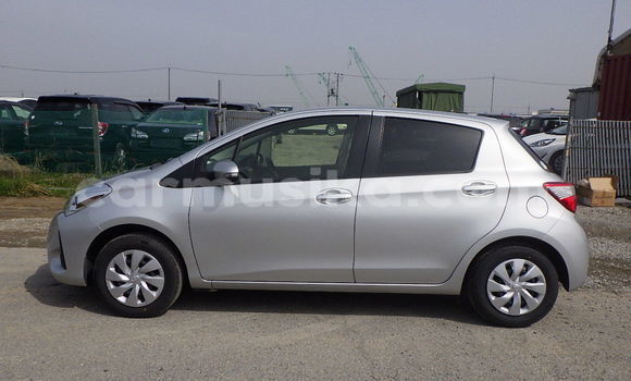 Nunua Ilio tumika Toyota Vitz Fedha Gari ndani ya Beitbridge nchini Matabeleland Kusini Nunua Ilio tumika Toyota Vitz Fedha Gari ndani ya Beitbridge nchini Matabeleland Kusini