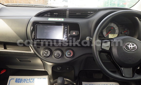 Nunua Ilio tumika Toyota Vitz Fedha Gari ndani ya Beitbridge nchini Matabeleland Kusini Nunua Ilio tumika Toyota Vitz Fedha Gari ndani ya Beitbridge nchini Matabeleland Kusini