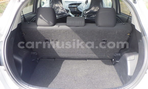 Nunua Ilio tumika Toyota Vitz Fedha Gari ndani ya Beitbridge nchini Matabeleland Kusini Nunua Ilio tumika Toyota Vitz Fedha Gari ndani ya Beitbridge nchini Matabeleland Kusini